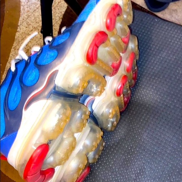 This shoes is use but is still good for use. if you buy I will clean it nice - Picture 3 of 3